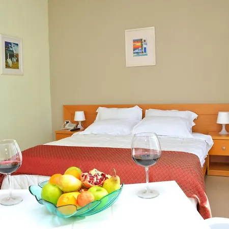 Pastarella Beachfront Ξενοδοχείο 4*