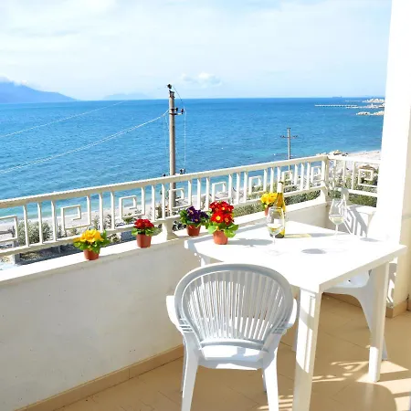 酒店 Pastarella Beachfront 4*